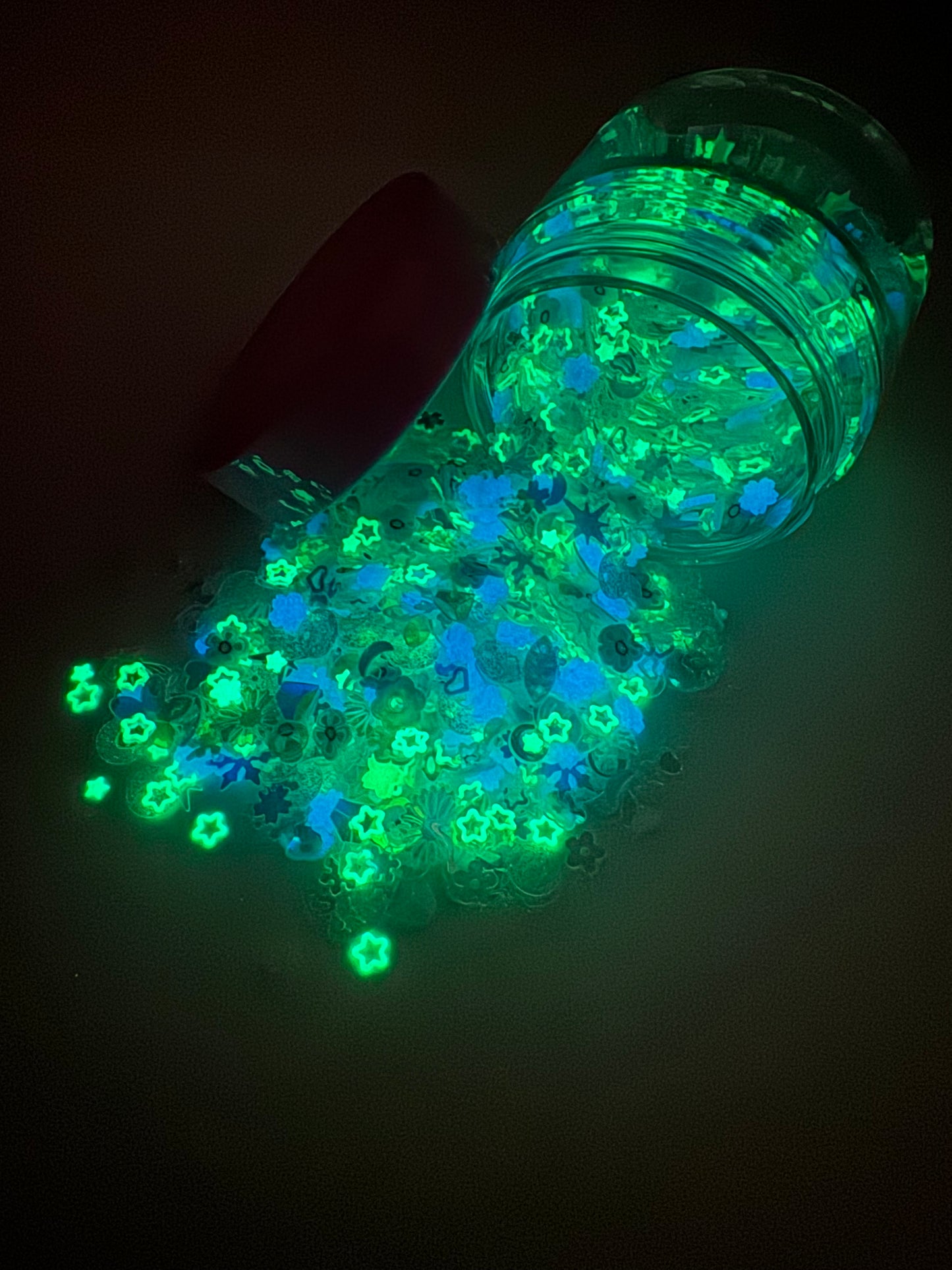 GLOW GLITTER